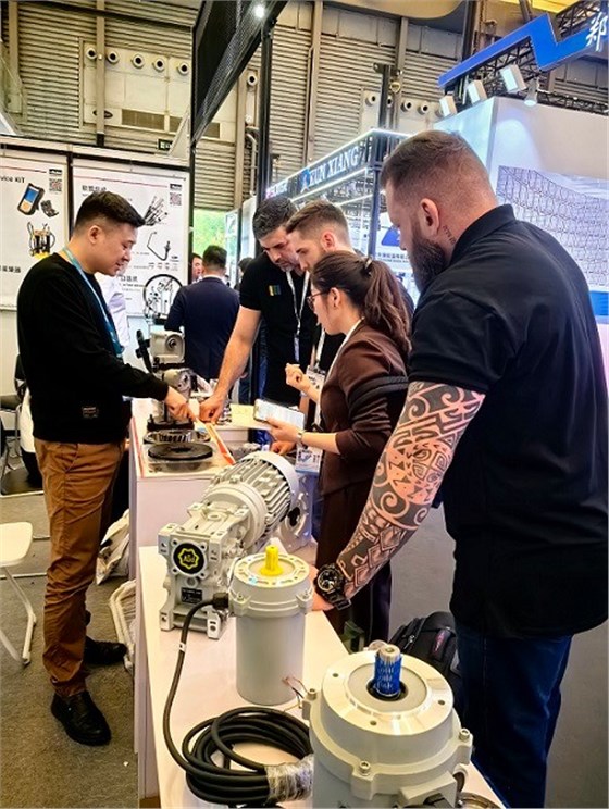 艾思捷傳動(dòng)參加2024年亞洲動(dòng)力傳動(dòng)與控制技術(shù)展覽會(huì) (4).jpg 艾思捷傳動(dòng)參加2024年亞洲動(dòng)力傳動(dòng)與控制技術(shù)展覽會(huì) (4).jpg